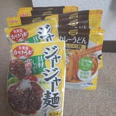 【100円】カレーうどんx6とジャージャー麺x2
