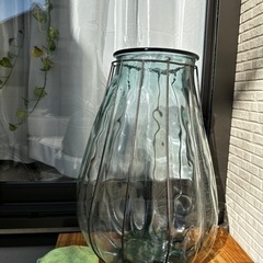 ガラス製の大きめの花瓶