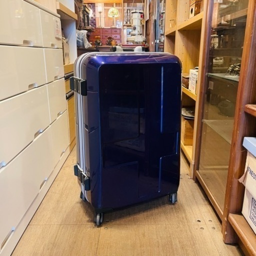 《売約済》【武蔵小山店】  イノベーター　innovator キャリーバッグ　スーツケース　北欧　77L 大型　大きい　トランク　ケース　旅行カバン　機内持ち込み　不可　キャスター　TASロック　 運搬無料エリア有 / 品川区 リサイクルショップ ランバールーム 武蔵小山店  ◀︎ 武蔵小山パルム 戸越銀座 隣