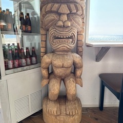木彫りのハワイの守り神　ティキ