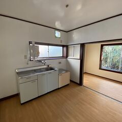 50㎡越え５DK！お庭付きの戸建て！近隣に駐車場【３，０００円】あります！リフォーム済みの物件！全てのお部屋が洋室になります！SOHO相談できます！敷金・礼金・仲介手数料ありません！ジモティからの成約でフリーレント１ヶ月。家賃３９,０００円。管理費３，０００円！TVモニターホン・ガスコンロ【江子田戸建】の画像