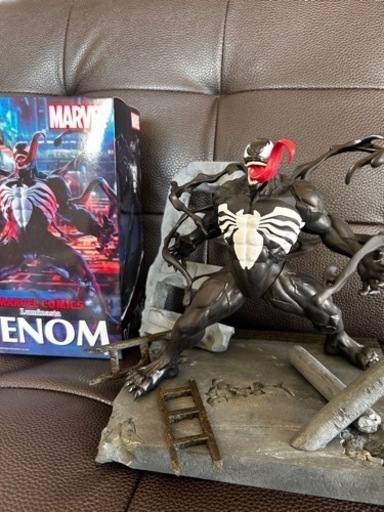MARVEL VENOMヴェノムフィギュアとジオラマ