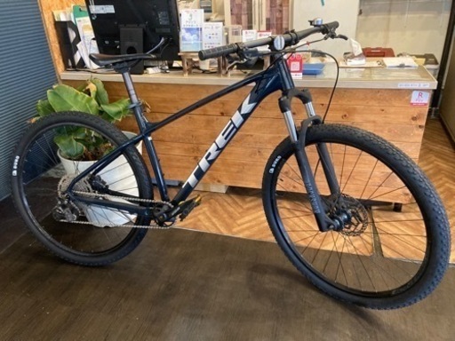 【TREK MARLIN7前後タイヤ新品！】アルミフレーム　油圧ディスクブレーキ　10速　29インチMTB マットネイビー