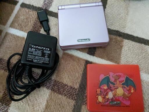 ゲームボーイアドバンスSP本体とカバー、充電器