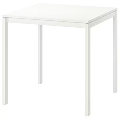 IKEAテーブルと椅子2脚