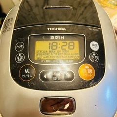 TOSHIBA   5号炊き　炊飯器