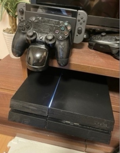 急募❗️ プレステ4 コントローラー2個\u0026充電器付き