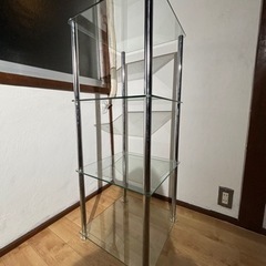 ガラス製のシェルフ