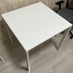 IKEA メルトルプ　ダイニングテーブル