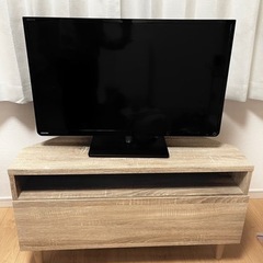 32インチのテレビとテレビボード