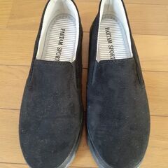【新品】高齢者向け婦人靴　22.5cm相当　ソフト素材　黒　ブラ...