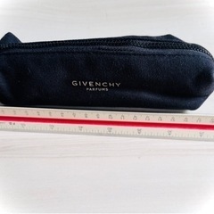 GIVENCHY メイクポーチ