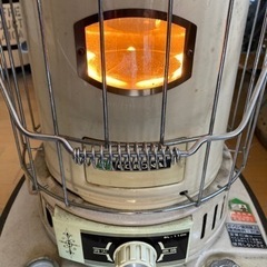 ①電池で着きますコロナストーブ