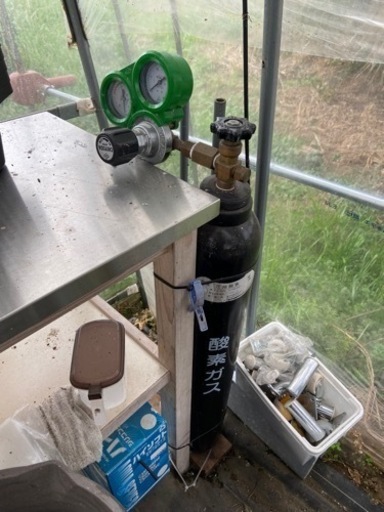 酸素ボンベ1.5  調整器付き