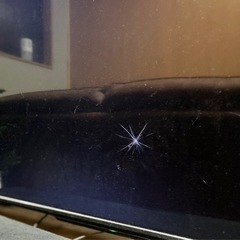 75型REGZAです。液晶が割れてます。