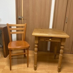 テーブルと椅子　ノーチェス