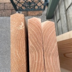 木の板　ウッドデッキ　組み合わせカット加工