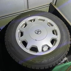 スタッドレスタイヤ　ホイル付き