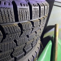 スタッドレスタイヤ　ホイル付き