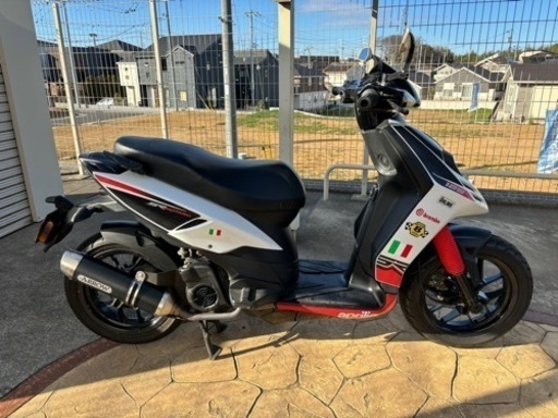 アプリリア　SRモタード125  通勤や趣味の足に！