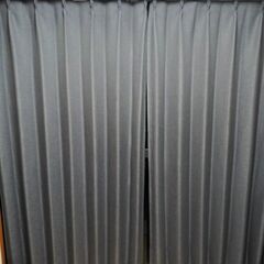 灰色のカーテン