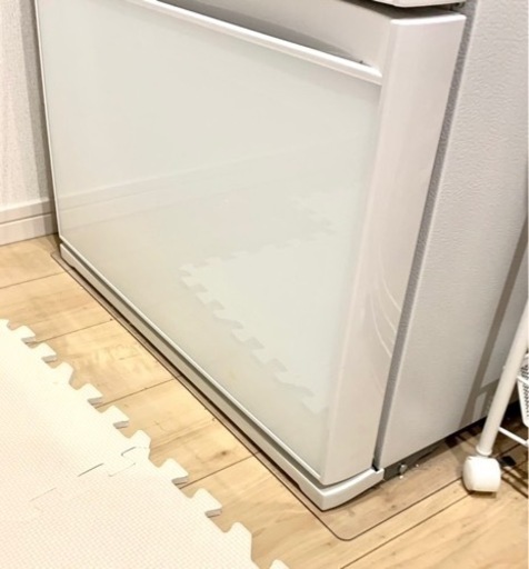 本日最終日❗️2022年製❗️超美品❗️ 411L 5ドア 冷蔵庫 マット付き