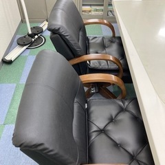 会議用テーブル  椅子8脚 【？】