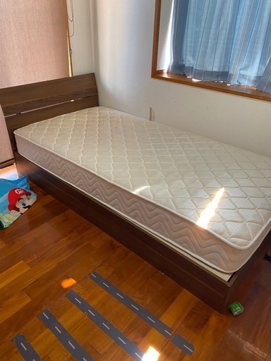 ベットフレームとマットレスセット　9000円