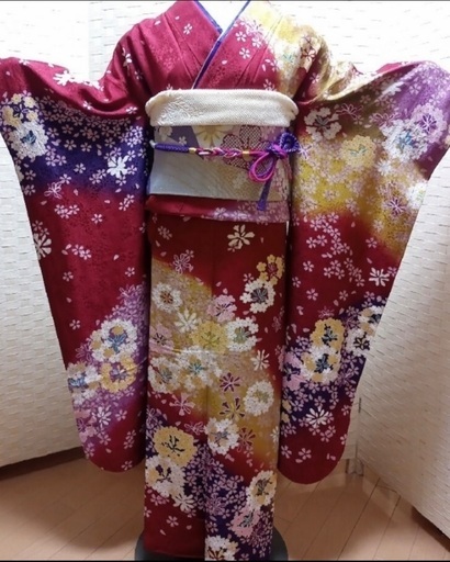 豪華振袖フルセット(7点)・総絞り・エンボス加工・金駒刺繍・舞桜・正絹 豪華振袖フルセット(7点)・総絞り・エンボス加工・金駒刺繍・舞