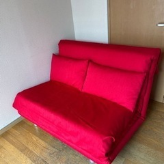 真っ赤なソファベッド