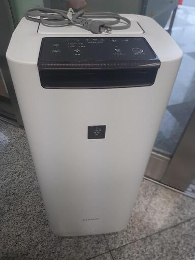 【引取先決まりました！】 新品未使用 加湿 空気清浄機 空清18 加湿12畳 高濃度プラズマクラスタ KI-HS40-W 2018年 お店までご来店をお待ちしております！