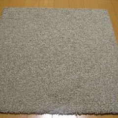 日本製タイルカーペット厚み１４㎜・1枚２１０円・在庫４枚（２０２...