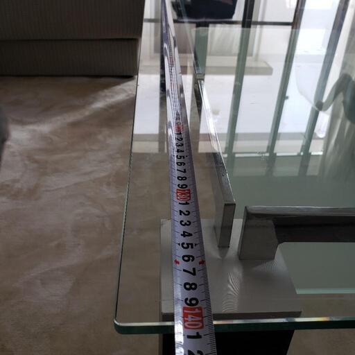 ニトリで購入した大きなガラステーブル