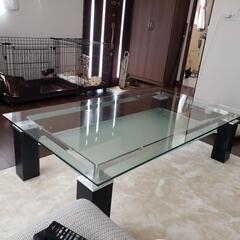 ニトリで購入した大きなガラステーブル