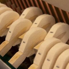 中古ピアノ　ヤマハ b113   (2010年製)