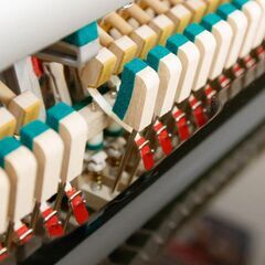 中古ピアノ　ヤマハ b113   (2010年製)