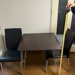 ダイニングテーブルと椅子セット