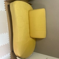 黄色のソファ