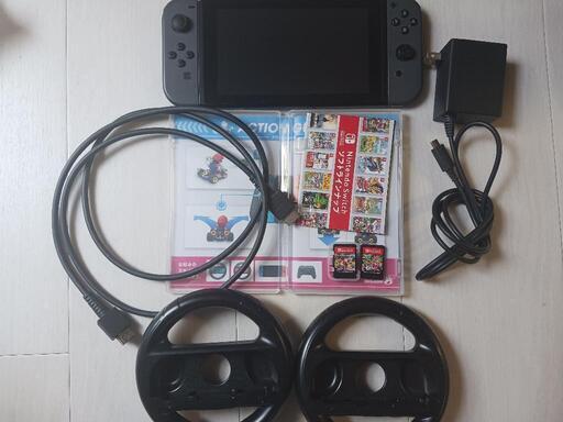 【Switch本体+ソフト2つ+マリカーハンドル+備品】
