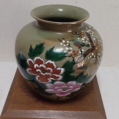 値下げしました！　レトロ　九谷焼　白峰　花瓶(木製置き台付き)