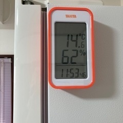 タニタ デジタル室温•湿度•時計(約１年使用•美品•不具合無し•...