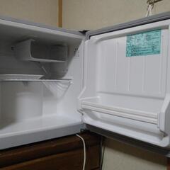 小型 冷蔵庫（中に冷凍スペースあり）
