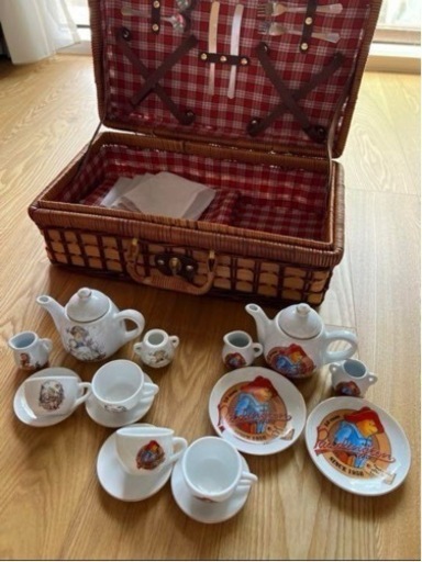 Reutter Pozellan ミニチュア食器とピクニックバスケット