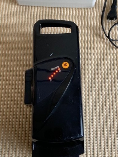 電動自転車バッテリー　充電器　8、9Ah