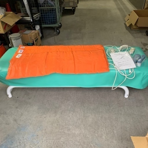KM152・ 美品 タカラベルモント 電動 昇降 マッサージ ベッド 診察台