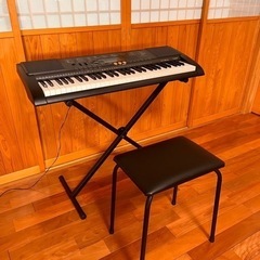 電子ピアノ　光ナビゲーションキーボード　CASIO