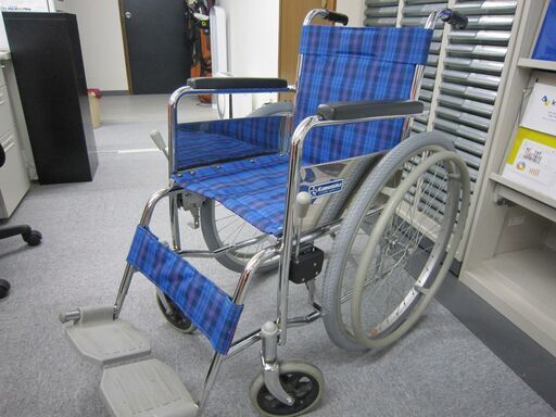 【中古】　車イス　自走式　　カワムラ（青）左右タイヤ新品交換済み