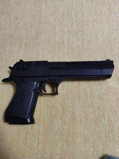 売れました、ハードキック　ガスブローバックガン　デザートイーグル　予備のマガジン付き