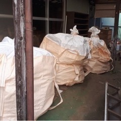 解体工事現場でのゴミ拾い　解体材の片付け − 千葉県