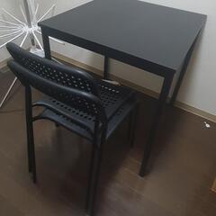 IKEA机と椅子二つ